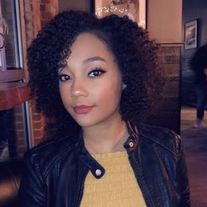 Meet your Posher, Caroline